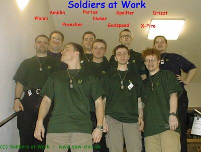 Soldier at Work - Gruppenfoto